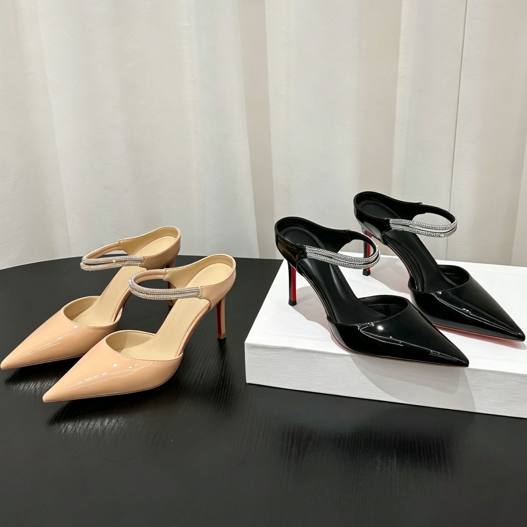 Leather Classic Strap - 여성용 에나멜 가죽 포인티드 토 슬링백